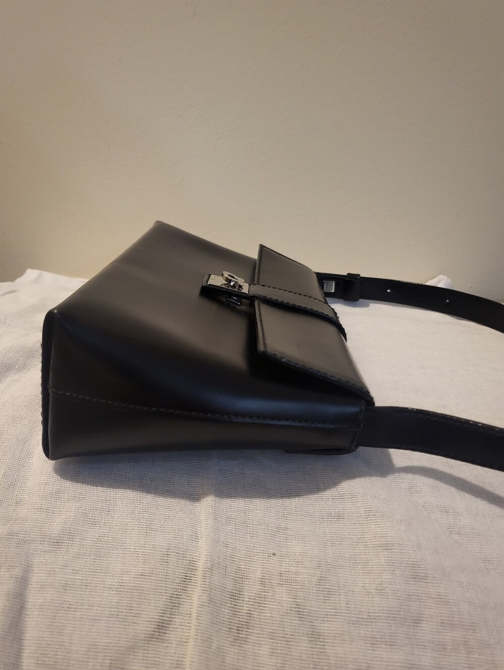 Salvatore Ferragamo Black Leather Logo Bag - Picture 6 of 14